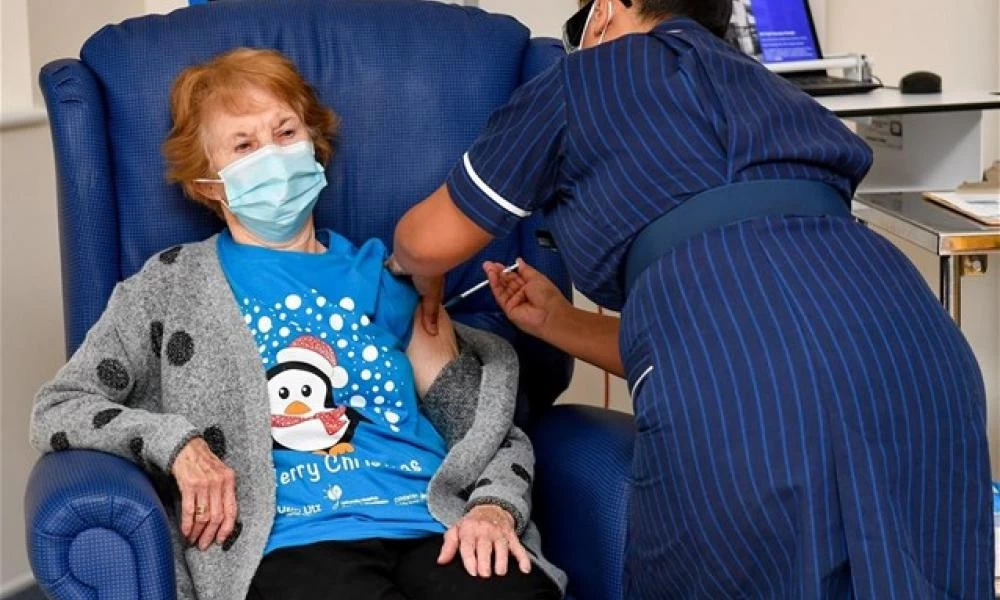 Βρετανία: Πάνω από 600.000 πολίτες εμβολιάστηκαν με την πρώτη δόση